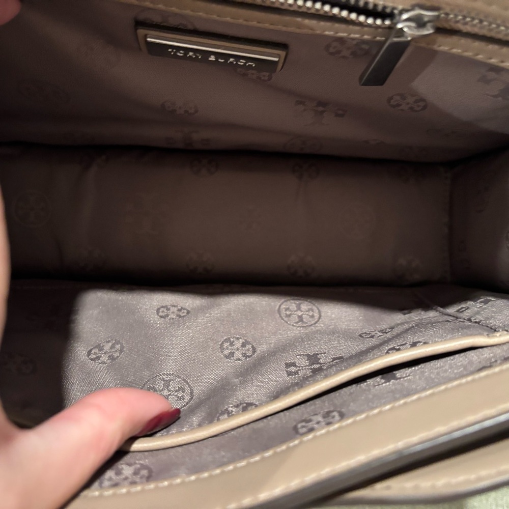 Tory Burch Tan Croc-Embossed Shoulder Bag - Picture 8 of 10